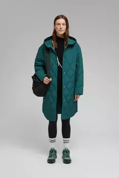 Утепленное пальто с капюшоном