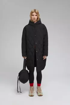 Утепленное пальто с капюшоном