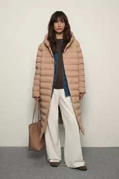 Утепленное пальто с капюшоном