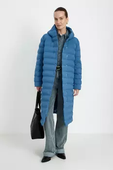 Утепленное пальто с капюшоном