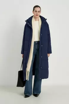 Утепленное пальто с капюшоном и воротником-стойкой