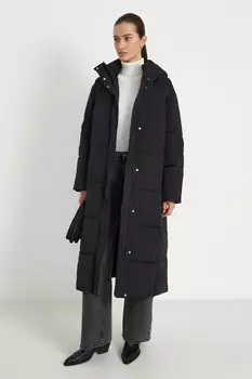 Утепленное пальто с капюшоном и воротником-стойкой