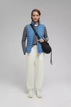 Утепленный жилет приталенного кроя