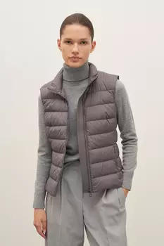 Утепленный жилет приталенного силуэта