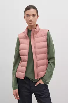 Утепленный жилет приталенного силуэта