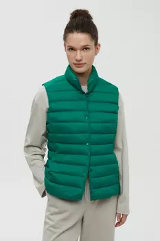Утепленный жилет приталенного силуэта