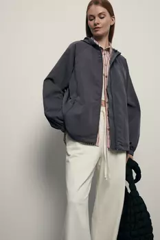 Ветровка прямого кроя с капюшоном
