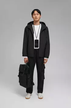 Ветровка с капюшоном