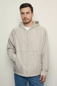 Ветровка с капюшоном