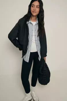 Ветровка с капюшоном на молнии