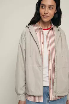 Ветровка с капюшоном на молнии