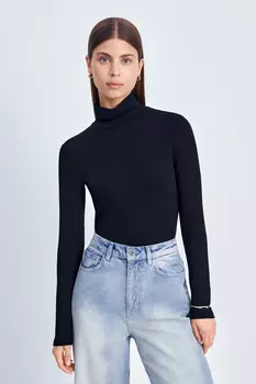 Водолазка приталенного силуэта