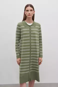 Вязаное платье с длинным рукавом