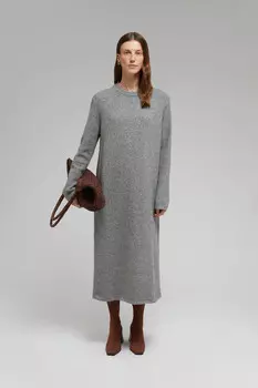 Вязаное платье с шерстью