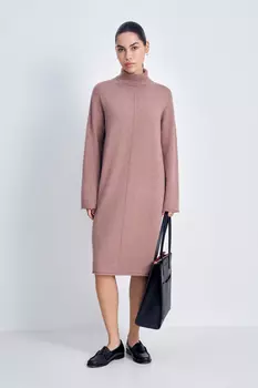 Вязаное платье свободного кроя с воротником-стойкой
