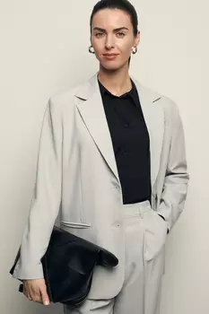 Жакет свободного силуэта с отложным воротником