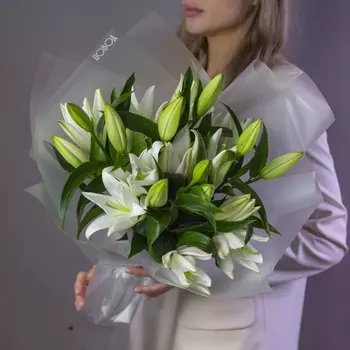 5 белых лилий