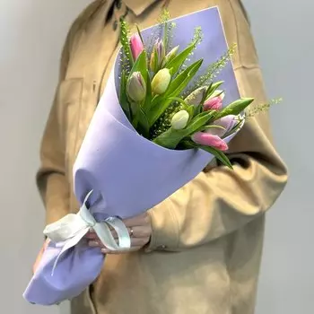 Букет из 11 нежных тюльпанов