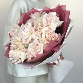 Букет из 13 нежно-розовых роз