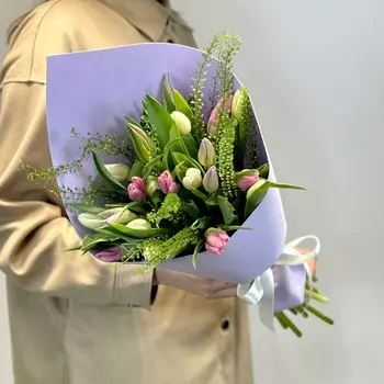 Букет из 15 нежных тюльпанов