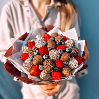 Букет из клубники «Шоколадный ёжик»