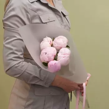 Букет из пионов