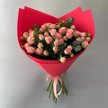 Букет из пионовидной кустовой розы "ПРиятный комплимент"