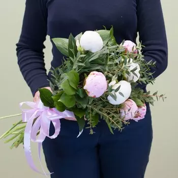 Букетик пионов