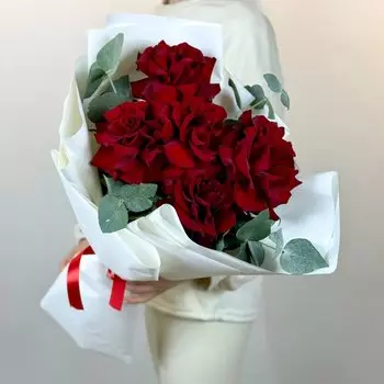 Средний букет из розы Фридом