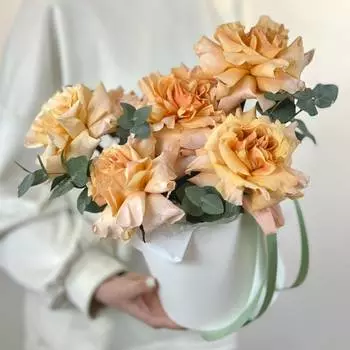 Средняя шляпная коробка с розой Шиммер