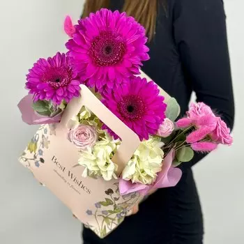 Яркая гербера