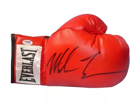 Перчатка с автографом Майка Тайсона