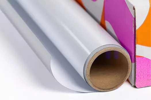 Рулонная пленка для печати_с черным клеем 100 мк белая глянцевая, 1.07x50 м