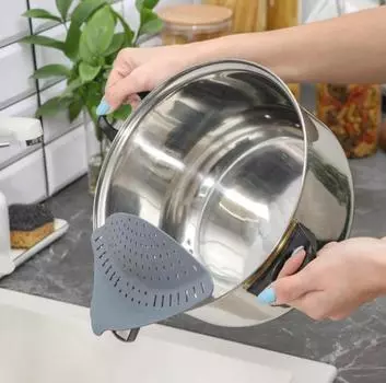 Дуршлаг-слив на прищепке 14*22,5 см Серый