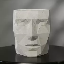 Кашпо серое полигональное из бетона «Голова», 16 х 20 см