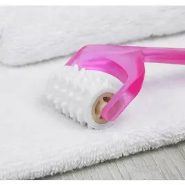 Массажёр для лица Барабан с шипами белый/прозрачный