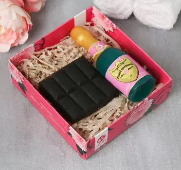 Набор "С праздником весны" мыло бутылочка, мыло шоколад