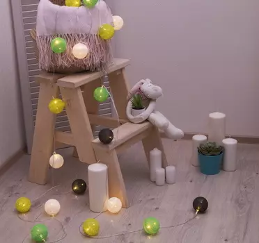 Ночник гирлянда Клубки шарики зелёно-белые d-6 см, 5 м