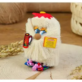 Оберег с кружкой «счастье и достаток» Домовой с красным цветком