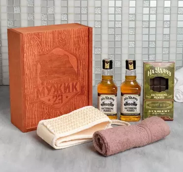 Подарочный набор "Для настоящего мужика 23 февраля" в деревянном коробе 5 предметов: Мочалка, Мыло, Гель для душа, Шампунь, Полотенце