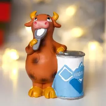 Сувенир "Бычок сладкоежка с сгущенным молоком"