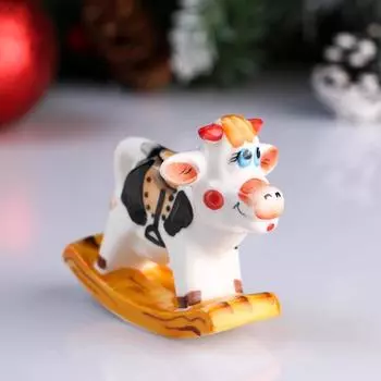 Сувенир фарфоровый "Корова с седлом", 7 см