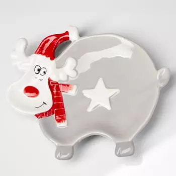 Сувенир керамика подставка "Лосик-пузан в красном колпаке и шарфе" серый 2,2х12,7х15,2 см