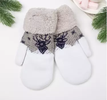 Варежки женские с оленем цвет белый