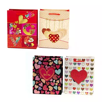 Пакет подарочный бумажный, 18х23х8см, высококачественная бумага, с сердцами, 4 дизайна