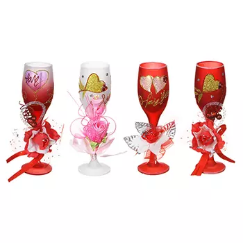 Свеча в стеклянном бокале с декором и сердечками, парафин, 19х8х8см, 4 дизайна