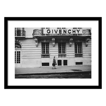 Isabel O'Donnell In Front Of Givenchy Постер