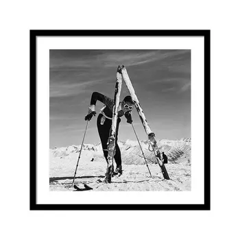 Marian Mckean With Skis Постер