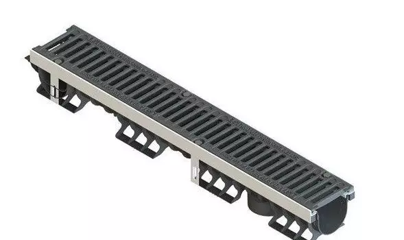 Лоток водоотводный Standartpark пластиковый с щелевой чугунной решеткой PolyMax Drive ЛВ-10.16.08-ПП 160х1000х96 мм