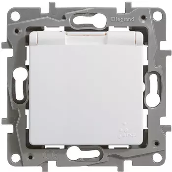 Механизм розетки Legrand Etika 672232 одноместный с заземлением и защитными шторками с крышкой белый